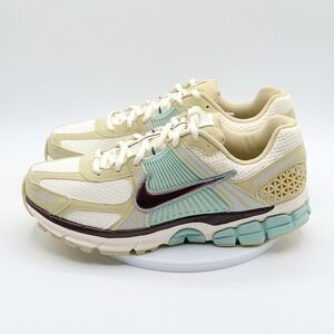 Nike Zoom Vomero 5 SE Sneakers Size 10.5 Mens Team Gold Seafoam IB2987-700 NEW